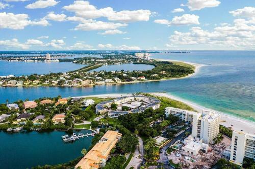 Tropical Oasis Walk To Indian Beach Shores Ringling Museum