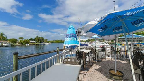Apartamento Ramada 614 - All-new, Huge Pool, Tiki Bar!