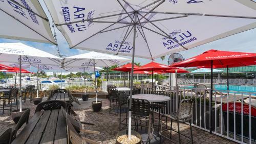 Apartamento Ramada 614 - All-new, Huge Pool, Tiki Bar!