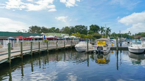 Apartamento Ramada 614 - All-new, Huge Pool, Tiki Bar!