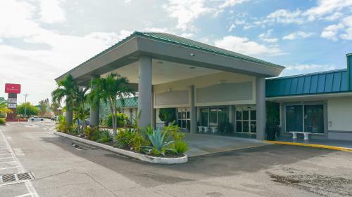 Apartamento Ramada 614 - All-new, Huge Pool, Tiki Bar!