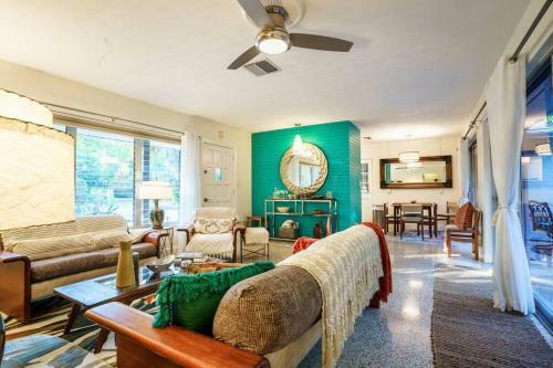 Beautiful Glam Mid-century 1 Block From Sarasota Bay With Firepit