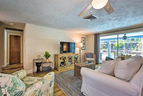 Sunny Sarasota Home 4 Mi To Siesta Key Beach