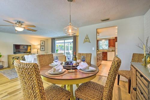 Sunny Sarasota Home 4 Mi To Siesta Key Beach