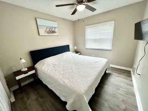 Sarasota Contemporary 4 Bedroom Home With Pool