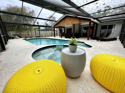 Sarasota Contemporary 4 Bedroom Home With Pool