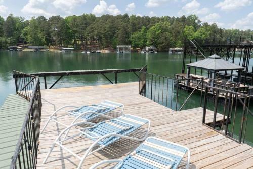 Entire Home, Waterfront Lake Lanier - Kayaks, Dock