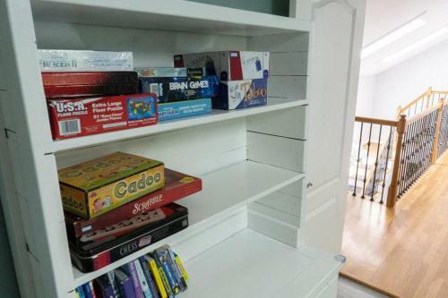 Entire Home, Waterfront Lake Lanier - Kayaks, Dock