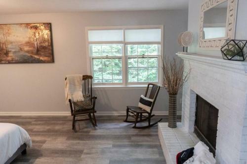 Entire Home, Waterfront Lake Lanier - Kayaks, Dock