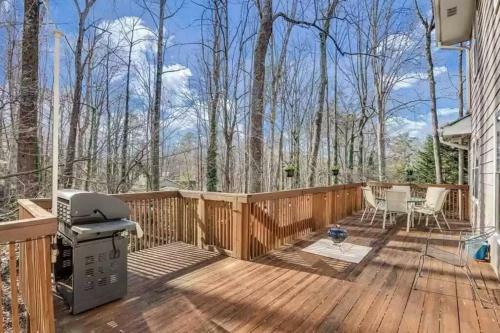 Entire Home, Waterfront Lake Lanier - Kayaks, Dock