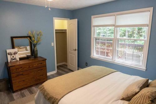 Entire Home, Waterfront Lake Lanier - Kayaks, Dock