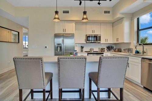 Modern 2bd King Bed Mins From Downtown