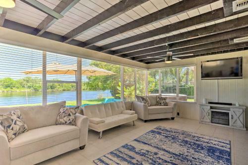 West Palm Beach Waterfront Oasis With Hot Tub!
