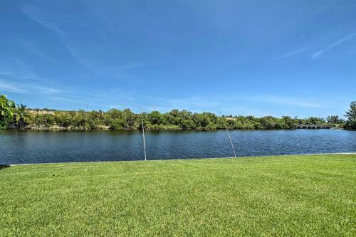 West Palm Beach Waterfront Oasis With Hot Tub!