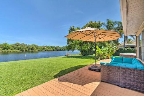 West Palm Beach Waterfront Oasis With Hot Tub!
