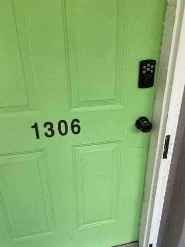 3br Private Oasis W/fenced Backyard - Sleeps 10