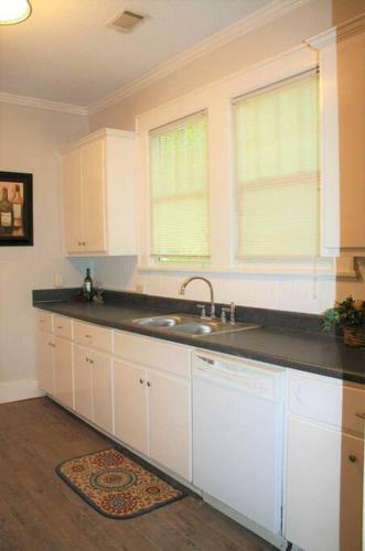 3br Private Oasis W/fenced Backyard - Sleeps 10