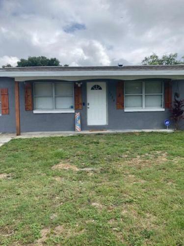 Cheerful 4-bedroom Home Close To Attractions