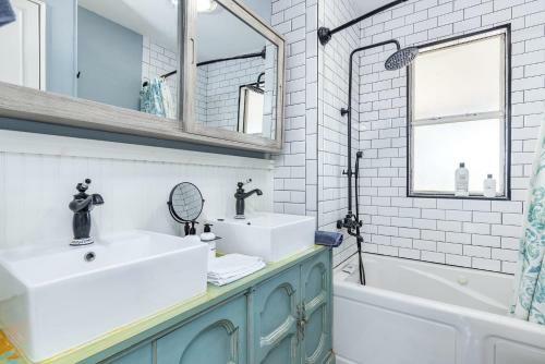 Sought After Seminole Secret Bungalow And Tesla Available