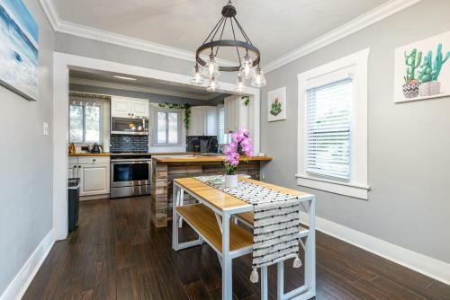 Sought After Seminole Secret Bungalow And Tesla Available
