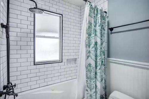 Sought After Seminole Secret Bungalow And Tesla Available