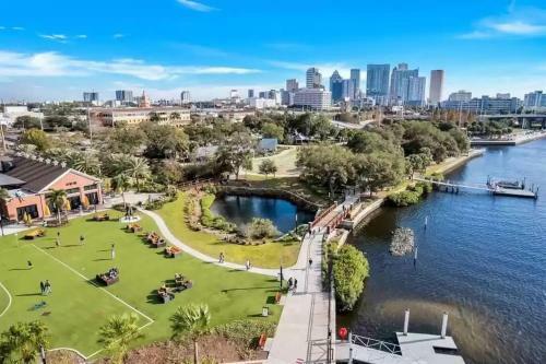 Sought After Seminole Secret Bungalow And Tesla Available