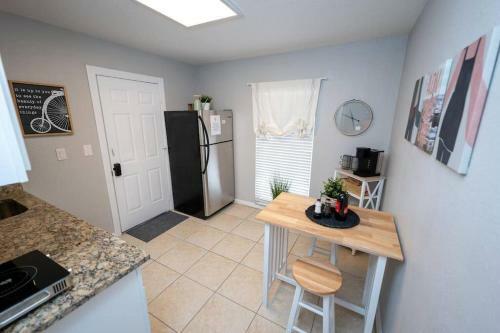 Upscale Modern Apartment