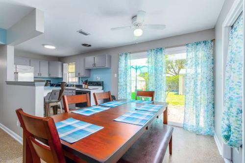 Cheerful Cozy Cottage In South Tampa