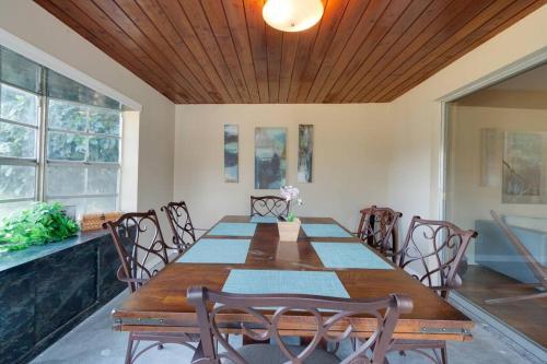 Classic & Modern Home In Tampa
