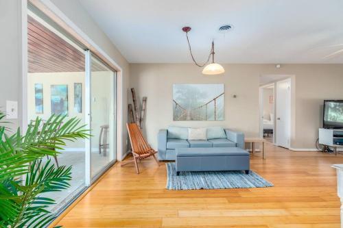 Classic & Modern Home In Tampa
