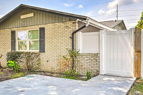 Snug, Secluded Apartment About 6 Mi To Beach!