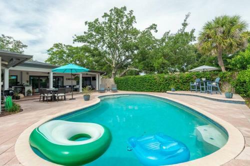 Quiet Oasis In Ideal Location-private Pool &arcade