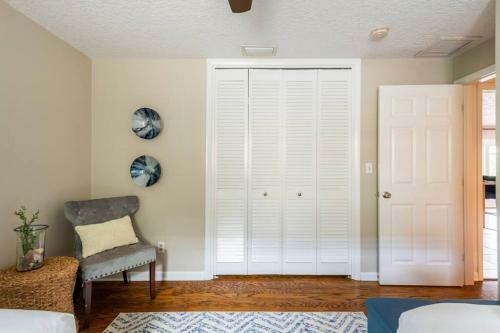 Quiet Oasis In Ideal Location-private Pool &arcade
