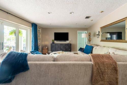 Quiet Oasis In Ideal Location-private Pool &arcade