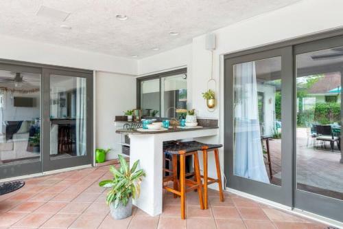 Quiet Oasis In Ideal Location-private Pool &arcade