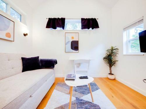 Creekside Cottage- Experience St. Aug's Newest Tiny House