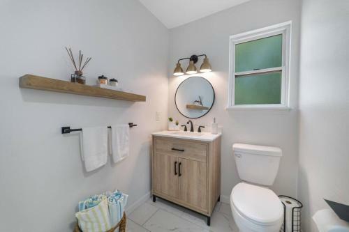 New Modern Bungalow Close To Downtown! Fully Fenced Yard