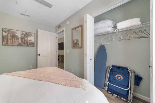 New Modern Bungalow Close To Downtown! Fully Fenced Yard