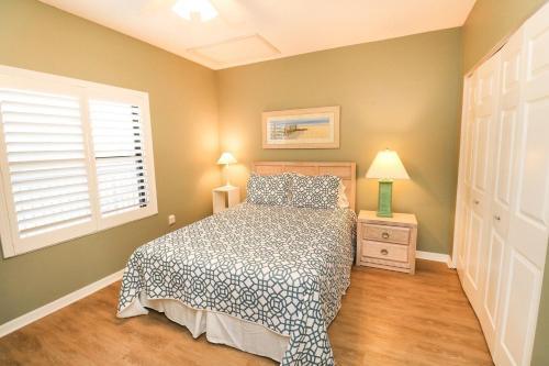 Ocean Village Club F33