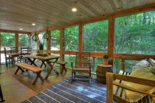 Bearfoot Bend Cabin In Blue Ridge