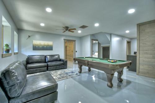 *creek Front* With Hottub, Fire Pits, Billiards, Ev Charger