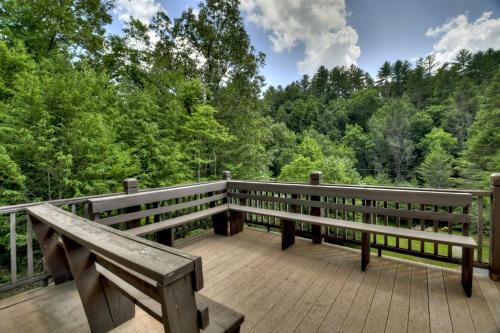 *creek Front* With Hottub, Fire Pits, Billiards, Ev Charger