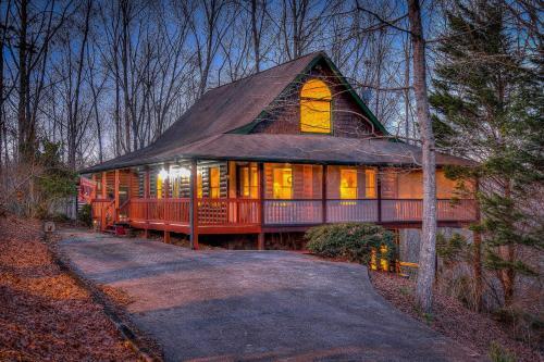 Blue Ridge Cabin With Hot Tub About 2 Mi To Dtwn!