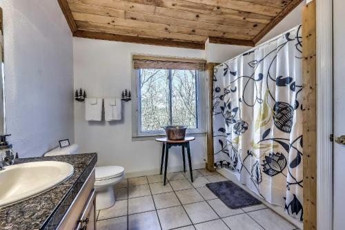 Blue Ridge Cabin With Hot Tub About 2 Mi To Dtwn!