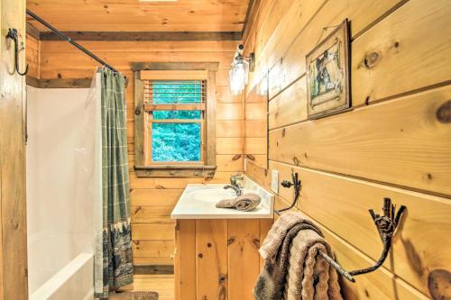 Woodsy Georgia Abode With Decks And Creek On-site