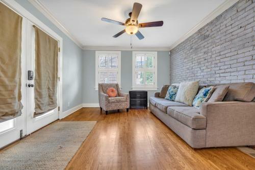 Glamorous 3-br Home For Your Next Getaway