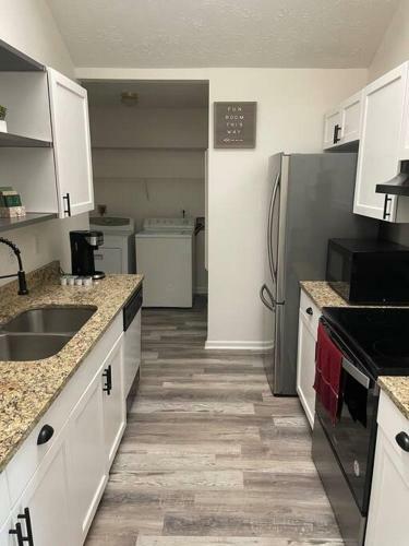Paradise In Atl With Exciting Fun Room!