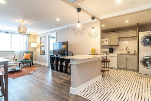 Downtown Atl Condo W Pool King Bed Lm1k2t