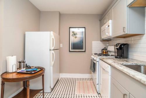 Downtown Atl Condo W Pool King Bed Lm1k2t