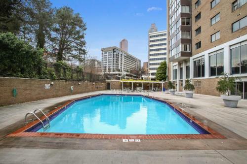 Downtown Atl Condo W Pool King Bed Lm1k2t